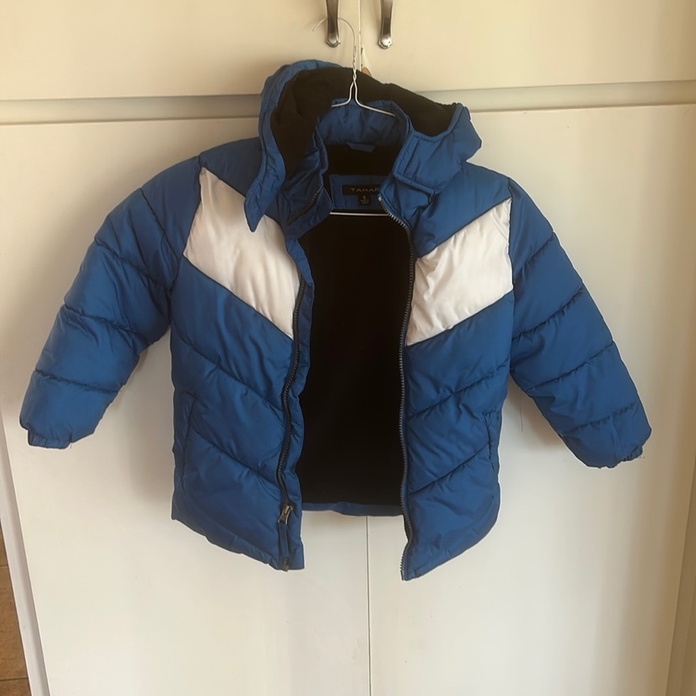 Boys size 6 Tahari puffer coat in like new condition!